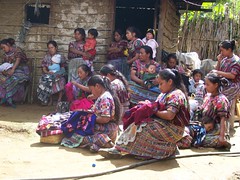 Women at El Cojobal getting their loan